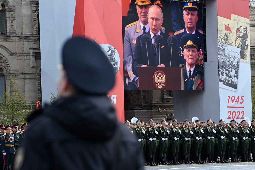 بوتين يتحدث في يوم النصر ويداه ملطختان بالدماء