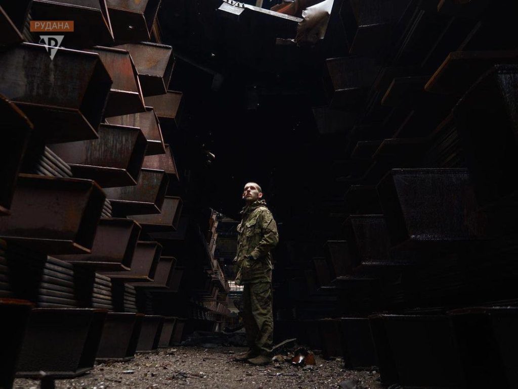 جندي اوكراني يصف آزوفستال بالموت والحياة