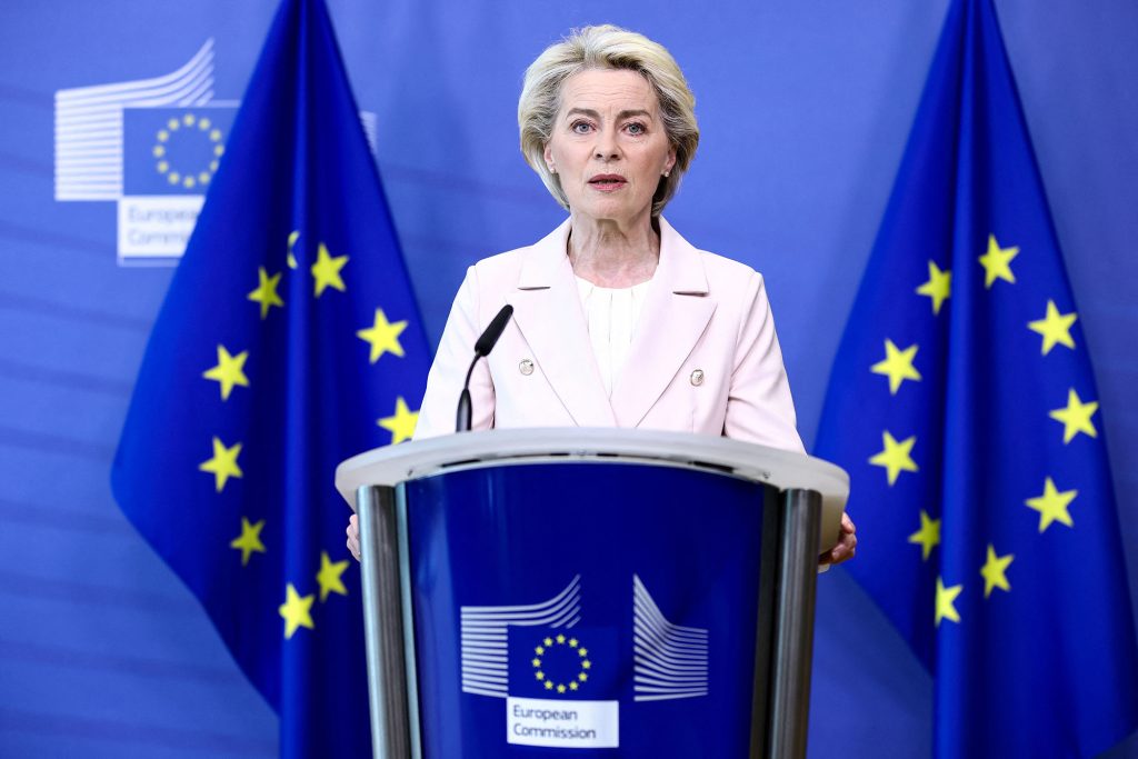 رئيس المفوضية الأوروبية يعلن عن تمرير حزمة جديدة من العقوبات