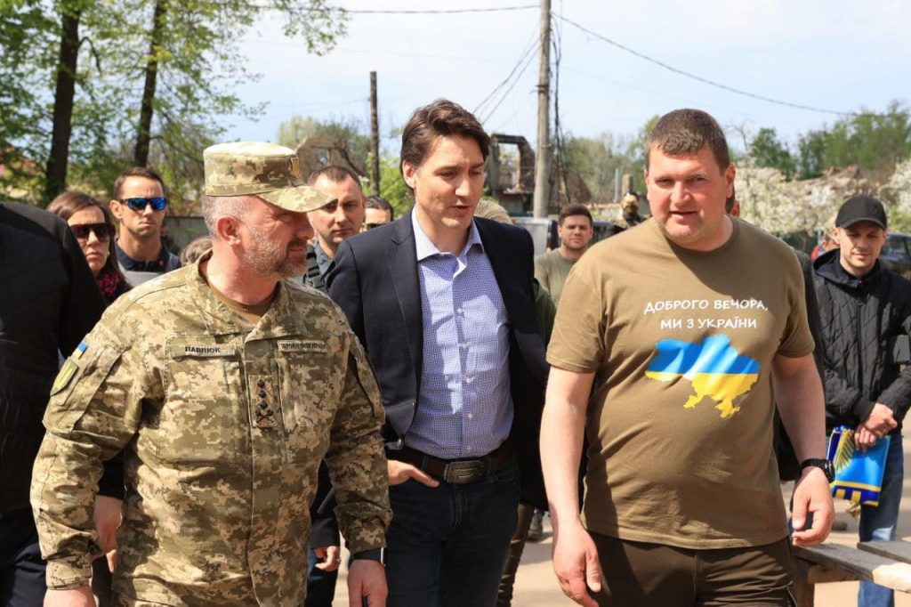 رئيس الوزراء الكندي يلتقي الرئيس الاوكراني في كييف