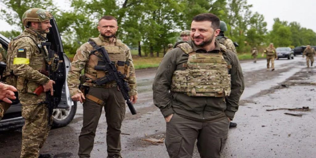 زيلينسكي يزور خط الواجهة في خاركيف شمال شرق أوكرانيا