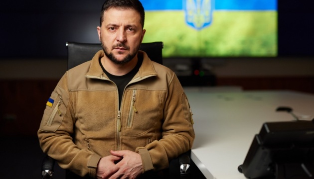 زيلينسكي يصف الجنود الاوكرانيون بالمحترفين