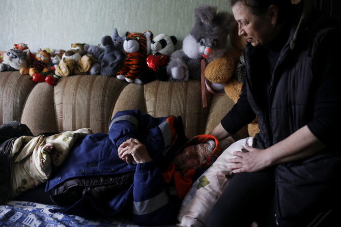 سكان الشقق في أوكرانيا يواجهون الحرب بطرق مختلفة