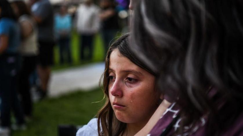 طفلة ناجية من مجزرة مدرسة تكساس لطخت نفسها بالدماء للاحتماء من الهجوم