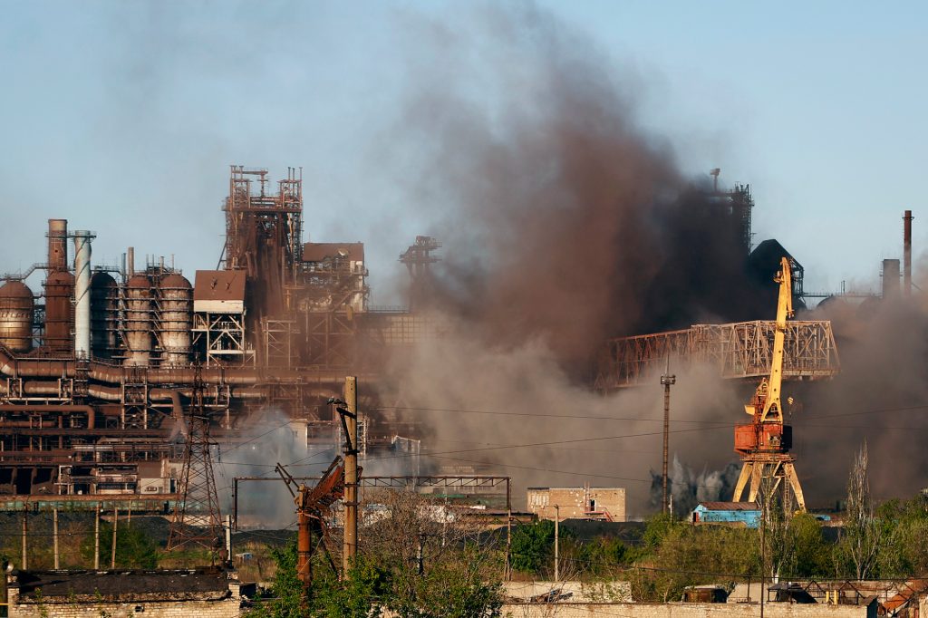 قصف مستمر لمصنع الصلب في مريوبول