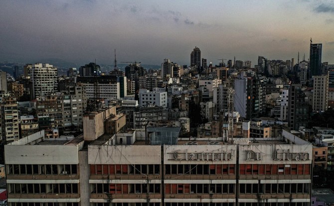 لبنان يعاني من انقطاع الكهرباء والمياه