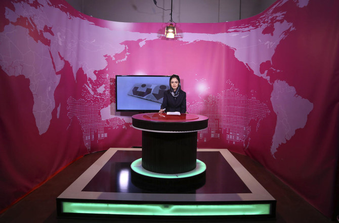 مذيعات التلفزيون يتحدين أوامر طالبان بتغطية الوجوه على الهواء