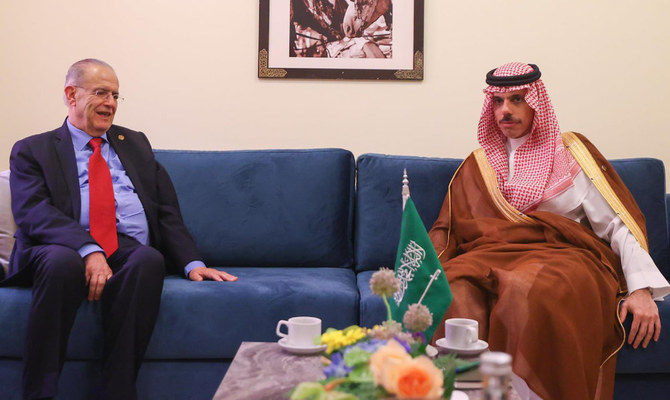 وزير الخارجية السعودي يلتقي نظيره القبرصي في مراكش