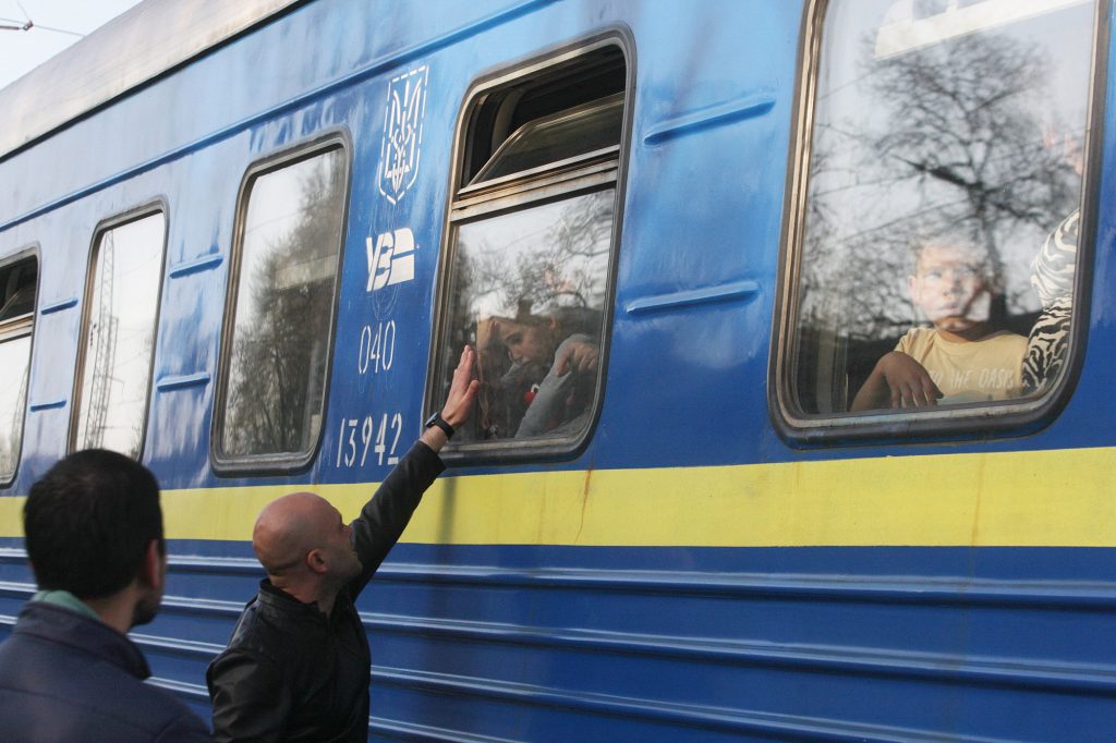 5.5 مليون لاجئ غادروا أوكرانيا حتى الان