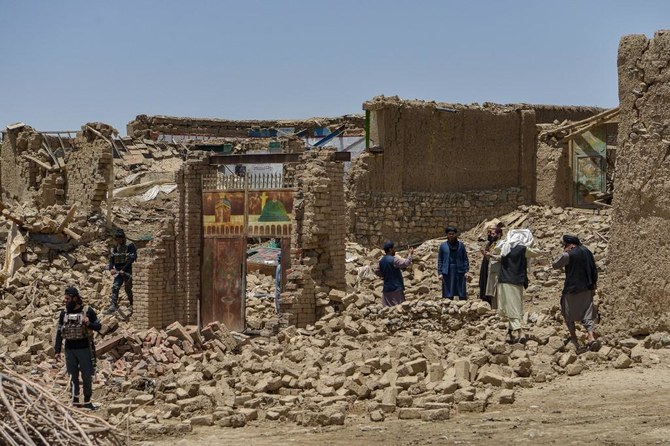 أفغانستان توقف البحث عن ناجين من الزلزال الذي أودى بحياة 1000 شخص