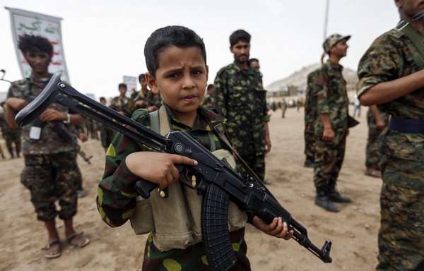الحوثيين يواصلون تجنيد الأطفال المحاربين في الصراع اليمني