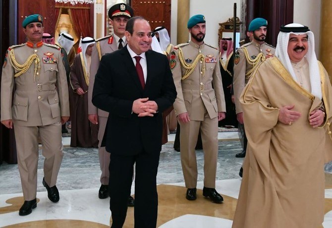 الرئيس المصري يلتقي ملك البحرين في المرحلة الثانية من جولته الخليجية