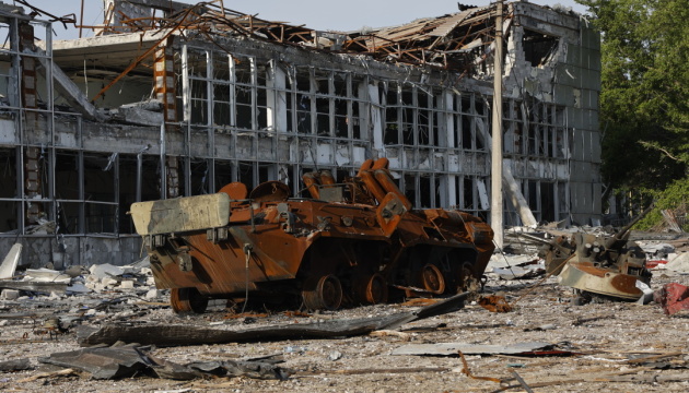 الروس يخططون لاستخدام أسرى الحرب الأوكرانيين لإزالة الألغام في ماريوبول