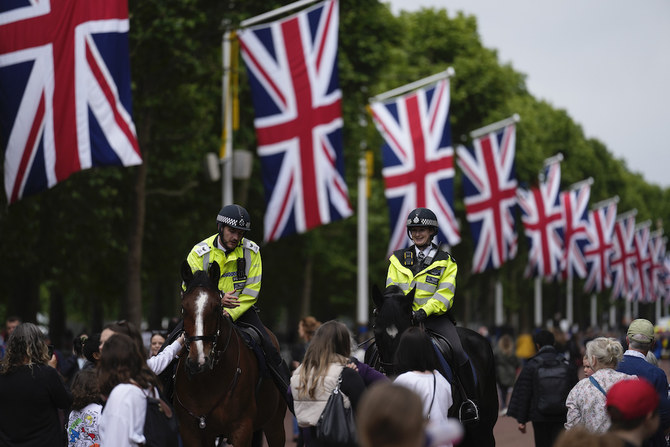 الشرطة البريطانية تقوم بإخلاء ميدان ترافالغار بلندن