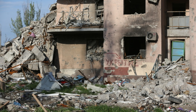 القصف الروسي على ماريوبول يترك أكثر من 100 قتيل تحت الأنقاض
