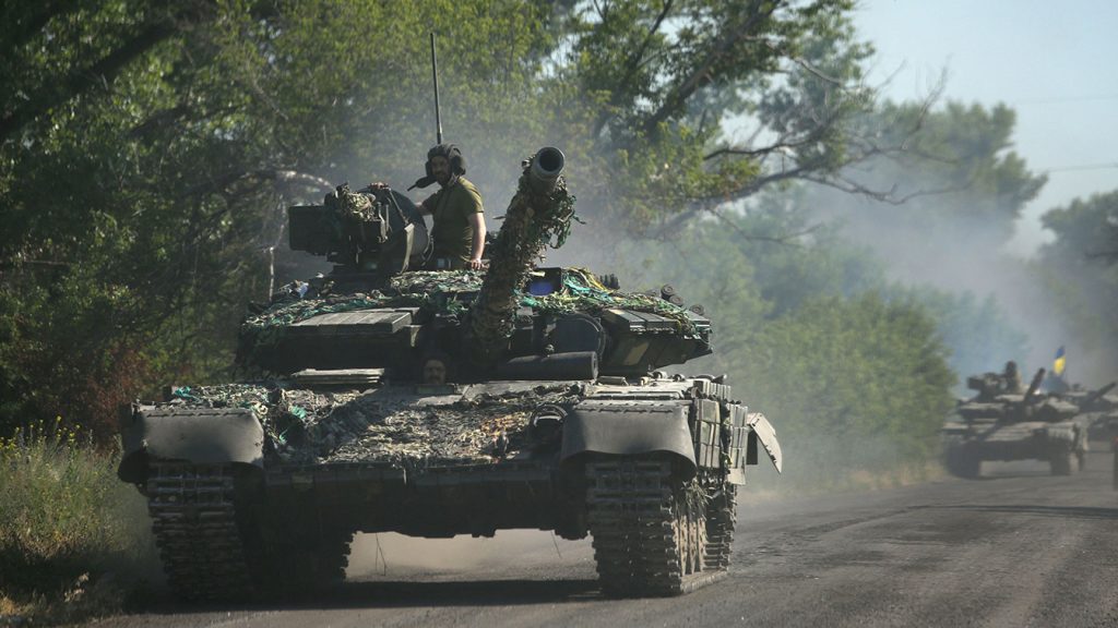 القوات الأوكرانية تنسحب من سيفيرودونتسك لترتيب صفوفها وتعزيز دفاعاتها