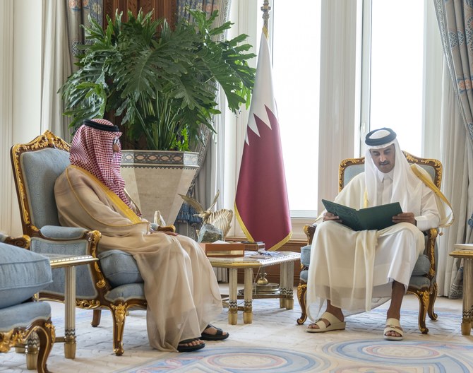الملك سلمان يوجه رسالة خطية إلى أمير قطر