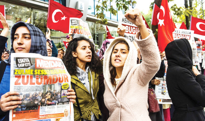 تركيا تعيد احتجاز 16 صحفيا بتهمة الإرهاب