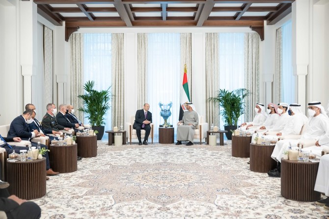 رئيس الوزراء الإسرائيلي يزور الإمارات ويلتقي رئيس الدولة