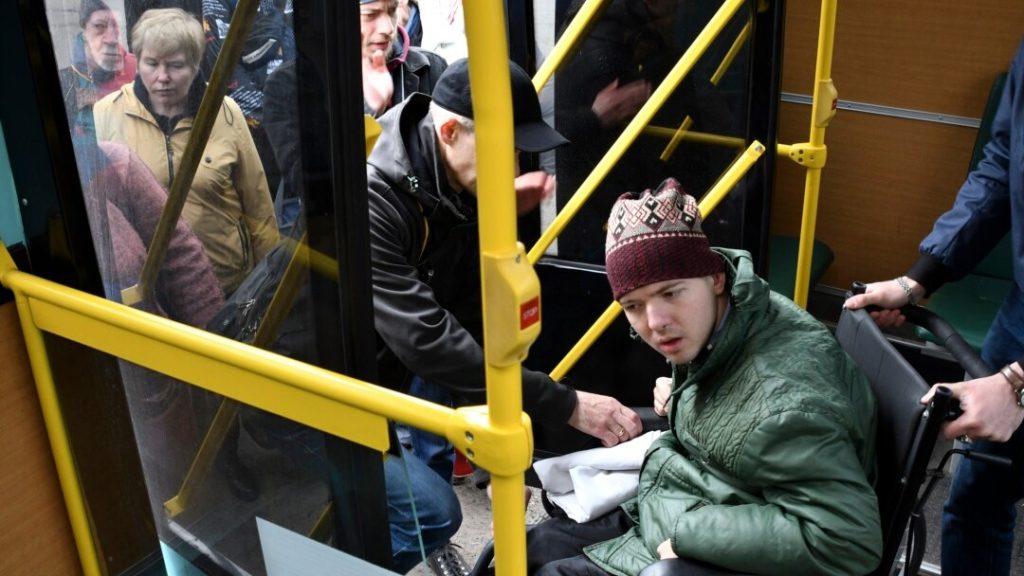 عمدة مدينة سلوفينسك شرقي أوكرانيا يحث السكان على الإخلاء
