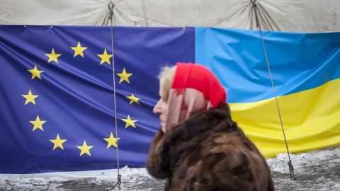 لماذا كانت محاولة أوكرانيا الطويلة للانضمام إلى الاتحاد الأوروبي قضية خلافية لسنوات؟