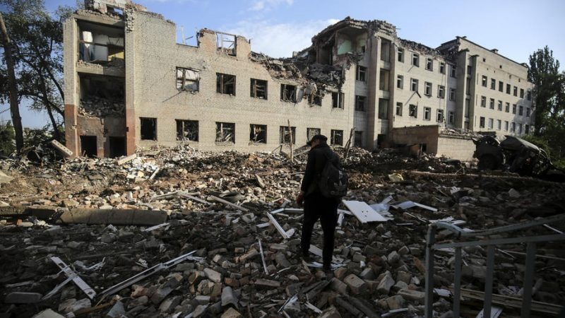 أوكرانيا تعلن عن قصف روسي مكثف وغارات جوية في منطقة دونيتسك