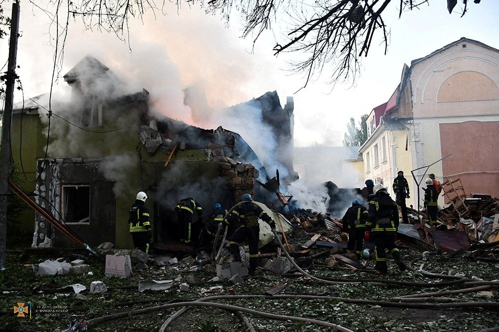 اصابة 12 شخصا اثر اطلاق نار كثيف في مدينة ميكولايف الاوكرانية