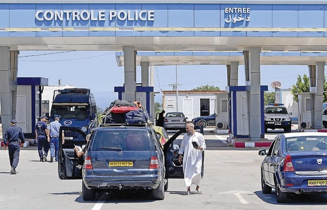 اعادة فتح المعابر الحدودية بين الجزائر وتونس بعد عامين من الاغلاق