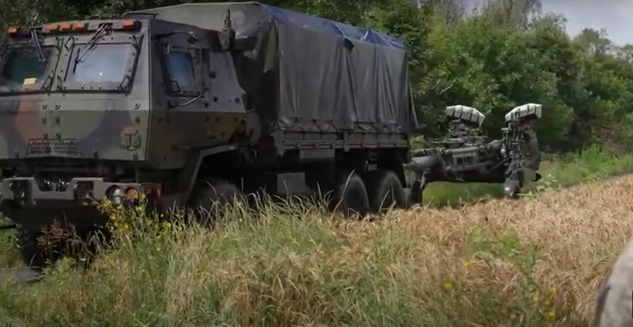 القوات الأوكرانية تستخدم مدافع الهاوتزر الأمريكية في ساحة المعركة