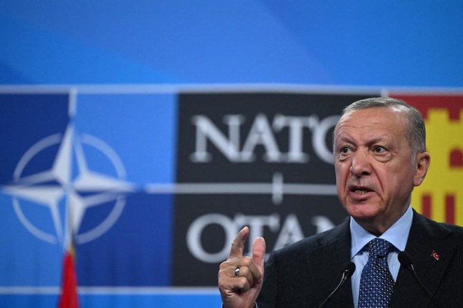 تركيا تحذر من أنها تستطيع تجميد قبول السويد وفنلندا في الناتو