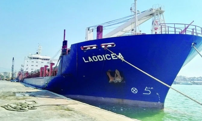 قاض لبناني يأمر بمصادرة سفينة شحن محملة بالحبوب المسروقة.