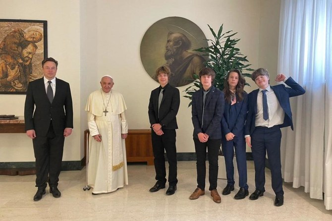 ماسك يلتقي البابا
