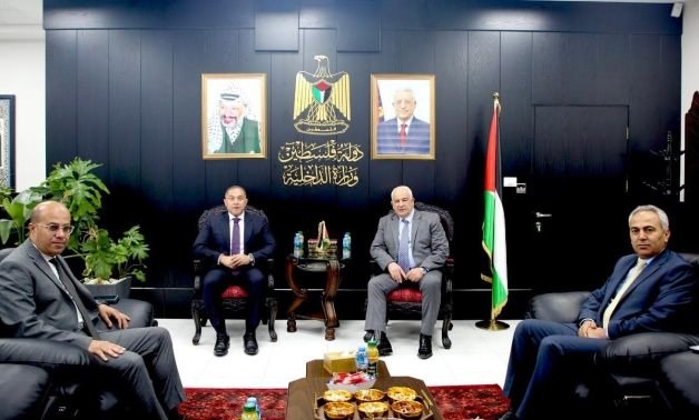 وزير الداخلية الفلسطيني يبحث مع السفير المصري التعاون المشترك