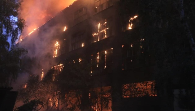 أصابة مبنى سكني بشكل مباشر نتيجة قصف خاركيف
