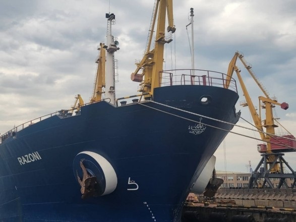 أول سفينة أوكرانية محملة بالحبوب تغادر ميناء أوديسا