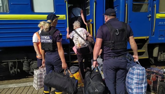 إجلاء أكثر من 700 مدني في دونيتسك