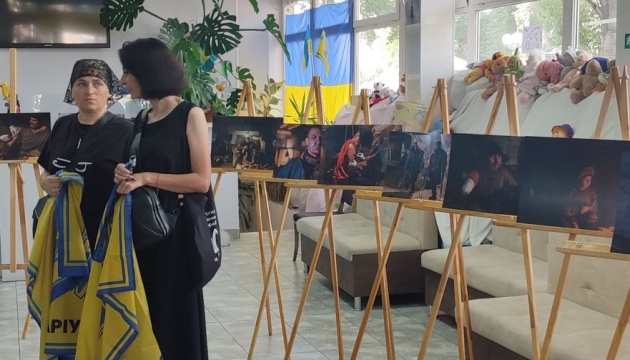 افتتاح معرض لصور المدافعين عن ماريوبول في تشيركاسي