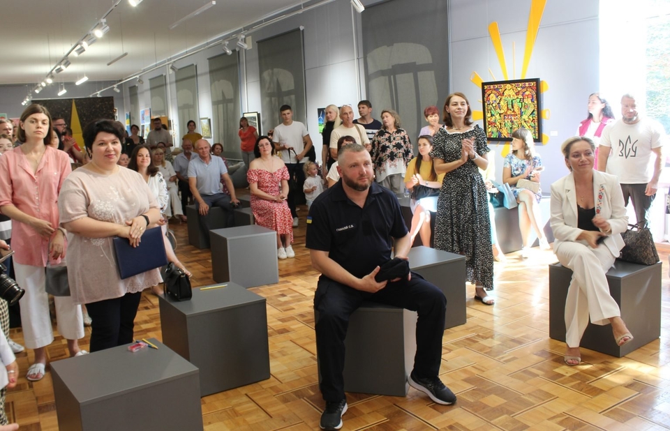 افتتاح معرض للوحات لفنانين دونيتسك في متحف خميلنيتسكي
