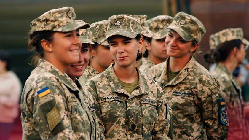البدء في التعبئة العسكرية للنساء