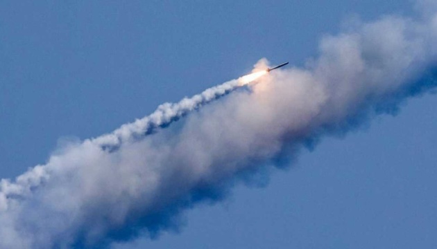 الروس يقصفون الجزء الأوسط من خاركيف بالصواريخ