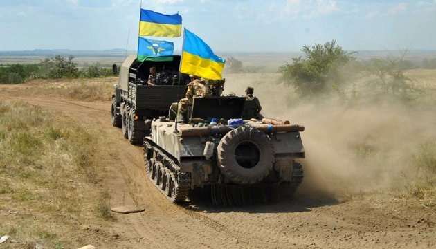 القوات المسلحة الأوكرانية تدمر سيارة روسية مع طاقمها بالكامل