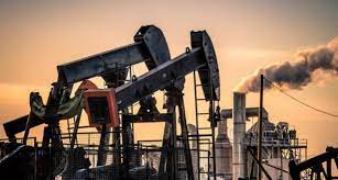 انخفاض أسعار النفط بسبب توقعات الطلب الغائمة