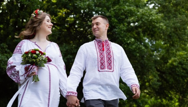 تسجيل 392 زواجاً في عيد الاستقلال في أوكرانيا