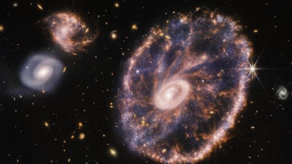 تلسكوب ويب يصور مجرة ​​عجلة واجن الساطعة