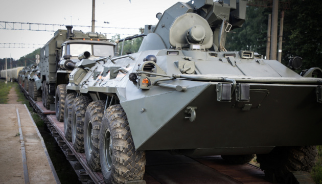 روسيا ترسل دفعة جديدة من المعدات العسكرية إلى شبه جزيرة القرم