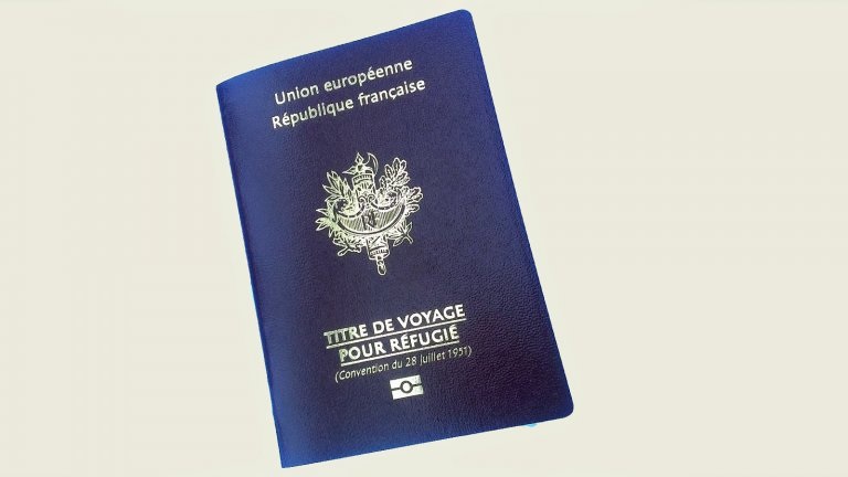 طريقة حصول اللاجئين على جواز السفر الفرنسي