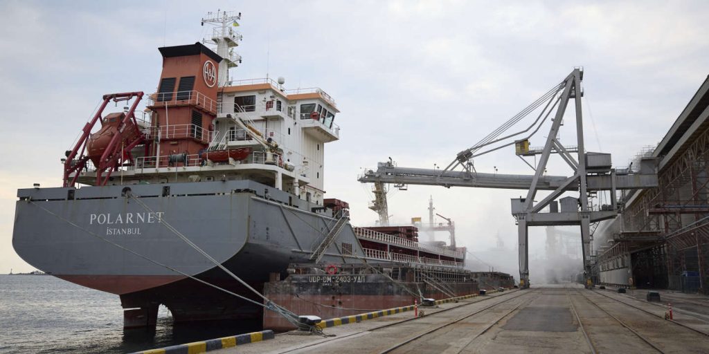 مغادرة أكبر شحنة حبوب منذ الاتفاق ميناء أوكرانيا على البحر الأسود