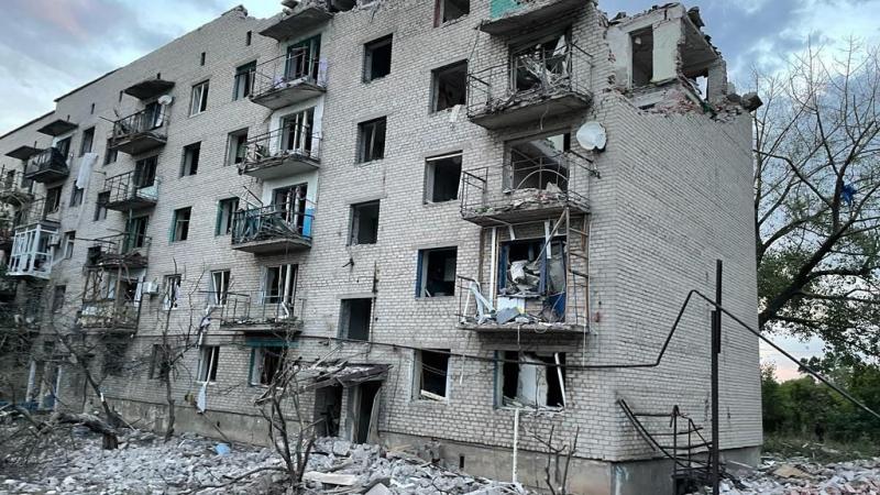 مقتل 7 في قصف صاروخي روسي على مبنى سكني في خاركيف