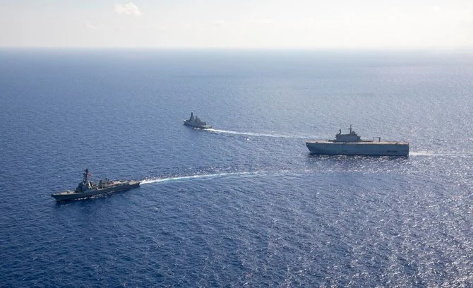 البحرية المصرية والأمريكية تجريان تدريبات مشتركة