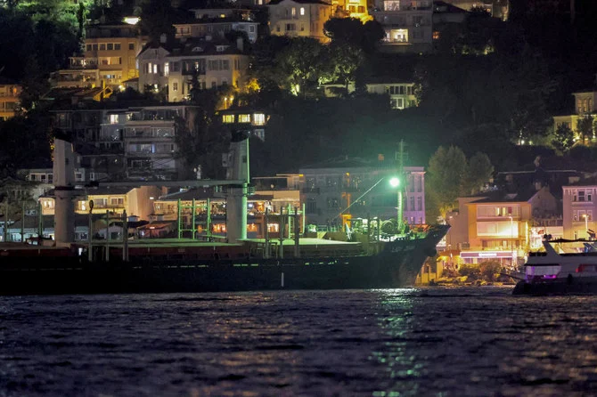 سحب سفينة حبوب من أوكرانيا إلى مرسى في اسطنبول وأعيد فتح حركة المرور